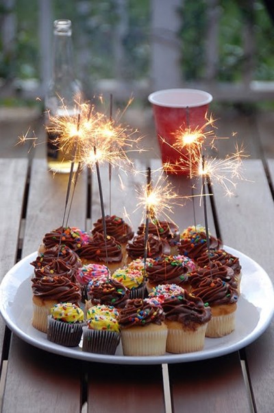 decoration-flares-on-your-cupcakes