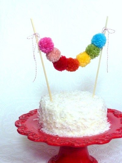 yarn-pom-cake-garland-rainbow-cake
