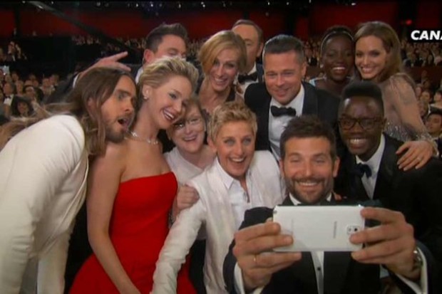 Le-selfie-d-Ellen-DeGeneres-aux-Oscars_scalewidth_630