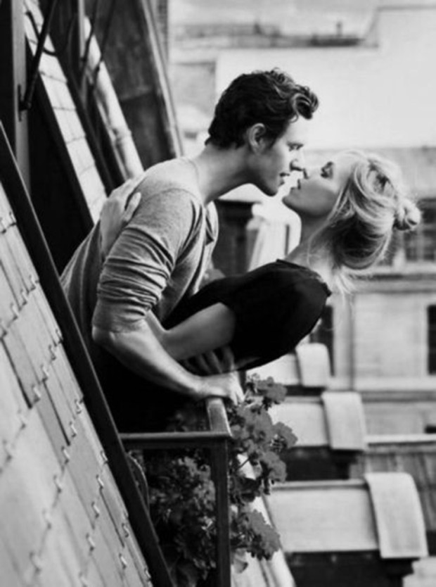 Anja Rubik and Sasha Knezevic, married models, couple, romance, rooftop kiss