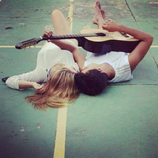 romance couple guitar playing summer love
