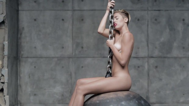 Miley_Cyrus_-_Wrecking_Ball_KISSTHEMGOODBYE_NET_214