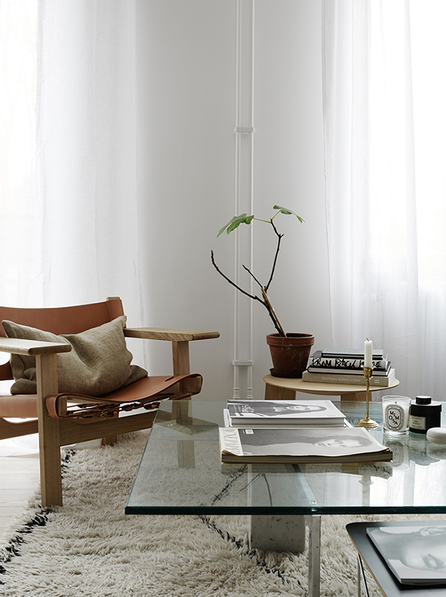 Living-room-tan-leather-Safari-chair.-Styled-by-Josefin-Hååg-photographed-by-Krisofer-Johnsson