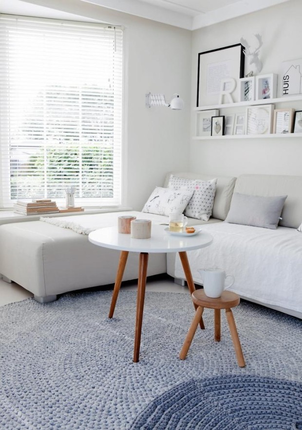 IKEA-Ribba-shelves-for-art-wall-in-living-room